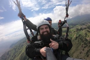 パラグライダー メデジン送迎と無料ビデオ