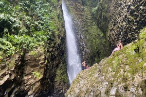 PEREIRA: DAY TREKKING TO WATERFALL + LUNCH AND MOUNTAINEERING COFFEE