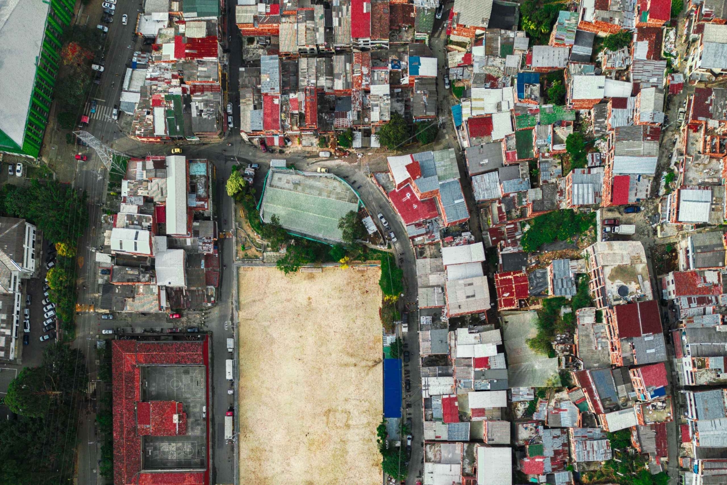 Spil gadefodbold i Medellín om aftenen