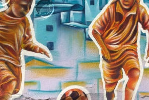 Spil gadefodbold i Medellín om aftenen