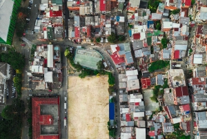 Spil gadefodbold i Medellín om aftenen