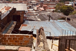 Spil gadefodbold i Medellín om aftenen