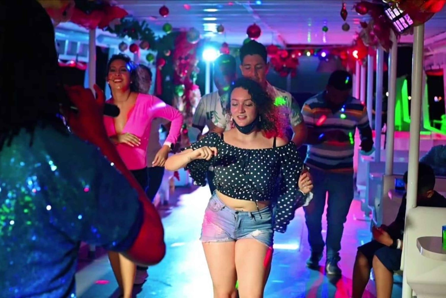 サンアンドレス湾でプレミアムボートパーティー（音楽とオープンバー付き）をお楽しみください