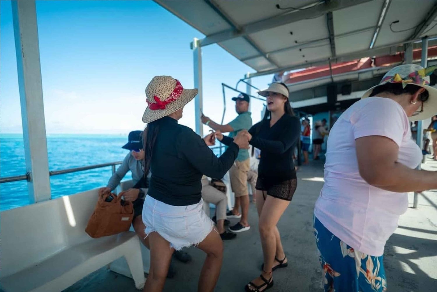 Premium cruise-tur i San Andres-bukten for å se solnedgangen.