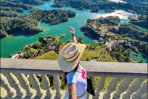 Visite PREMIUM à Guatapé, BATEAU DE LUXE et TRANSPORT GRATUIT depuis Medellín