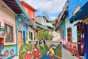 Visite PREMIUM à Guatapé, BATEAU DE LUXE et TRANSPORT GRATUIT depuis Medellín