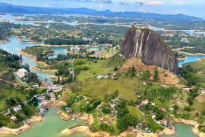 Visite PREMIUM à Guatapé, BATEAU DE LUXE et TRANSPORT GRATUIT depuis Medellín