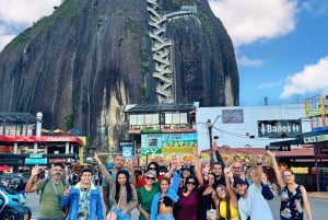Visite PREMIUM à Guatapé, BATEAU DE LUXE et TRANSPORT GRATUIT depuis Medellín