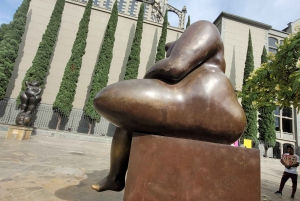 'Medellin Uncovered' Comuna 13,Plaza Botero and cable car