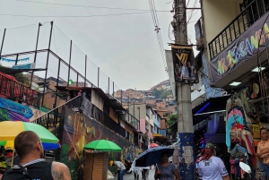 'Medellin Uncovered' Comuna 13,Plaza Botero and cable car