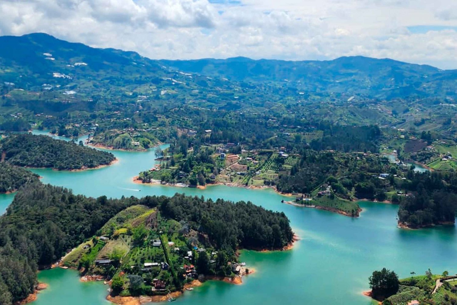 From Medellín: Guatapé & Peñol Rock Private Day Tour