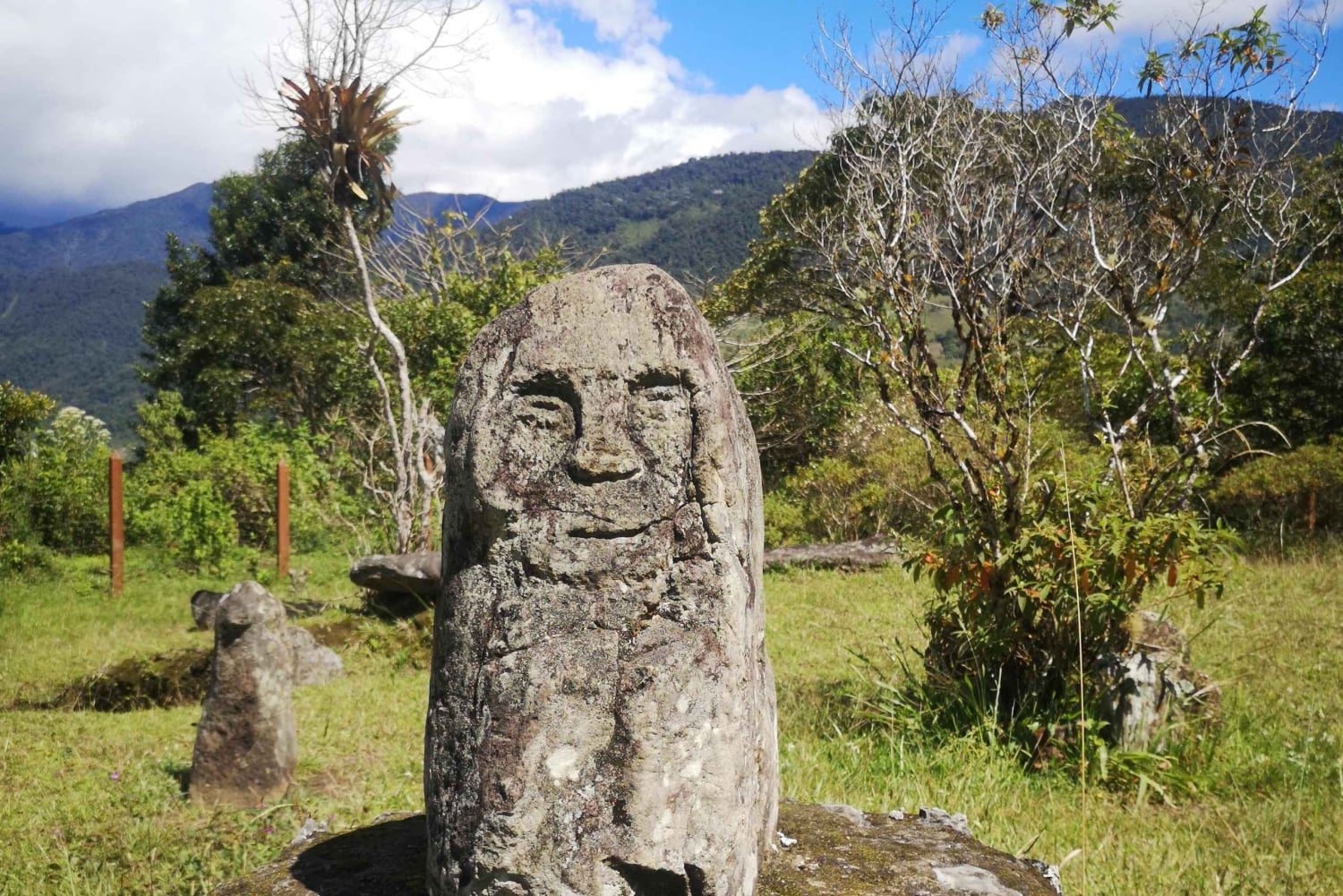 キンチャナのラガイタナ考古学公園へのプライベートツアーをご案内いたします