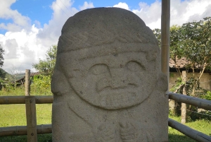 キンチャナのラガイタナ考古学公園へのプライベートツアーをご案内いたします