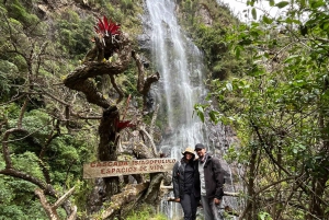 プラセ：滝と山々の間をハイキングしましょう