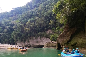 コロンビアのグエハル川渓谷でのラフティングアドベンチャー
