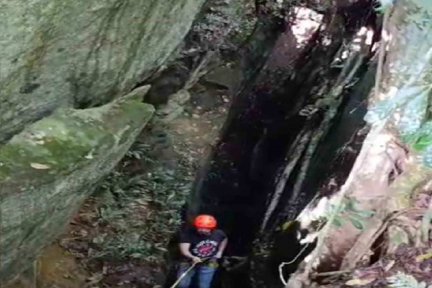 Abseilen in den Höhlen von Guatapé La Piedra