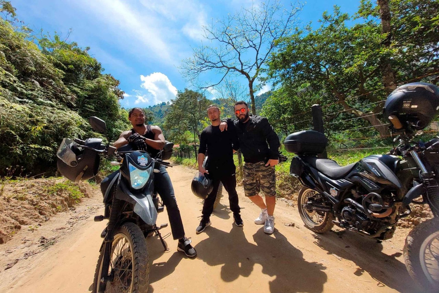 Rappel tour from Medellin. Transport by car or motorcycle