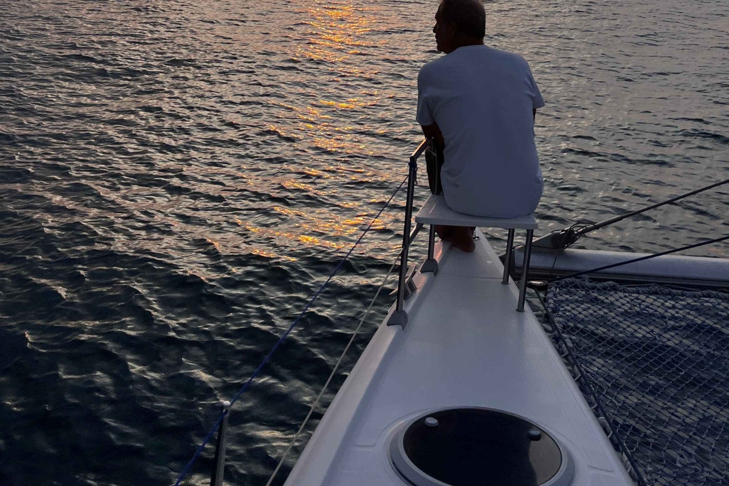 Sejlads på en katamaran er et sjovt eventyr