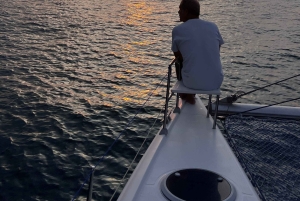 Sejlads på en katamaran er et sjovt eventyr