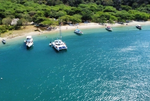 Sejlads på en katamaran er et sjovt eventyr