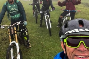 Salento: Cykeluthyrning med hjälm, handskar och karta