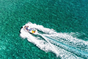 サン・アンドレス：パラセーリングで7色の海を飛んでみませんか