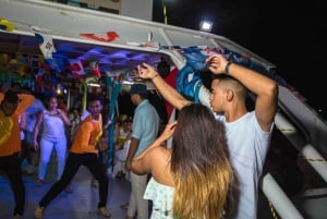 San Andrés: rejs katamaranem White Night z kolacją i DJ-em