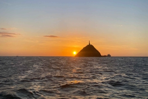Santa Marta Bay: Sunset on a sail boat