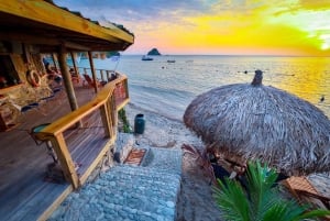Santa Marta: Calderon Beach Club Tageskarte mit Mittagessen und Transfer