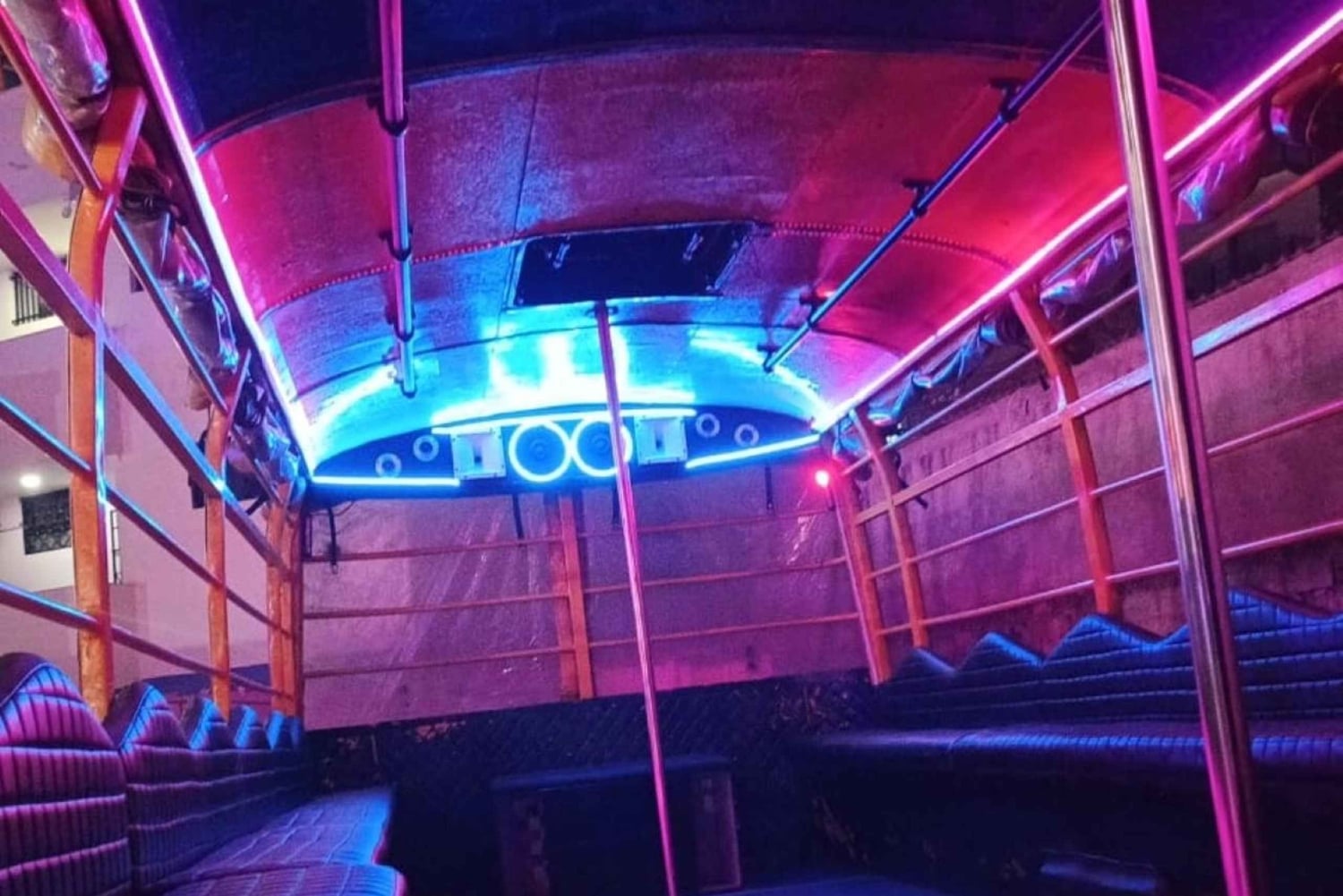 Santa Marta Chiva Rumbera VIP + Cerveja