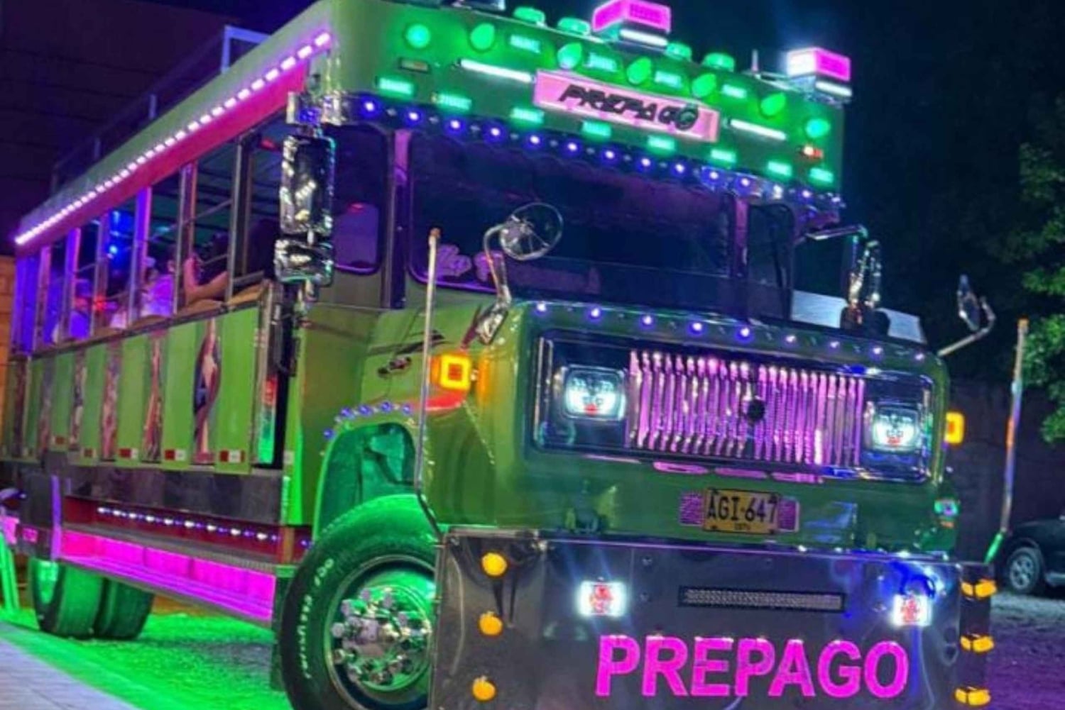 Santa Marta Chiva Rumbera VIP + Cerveja