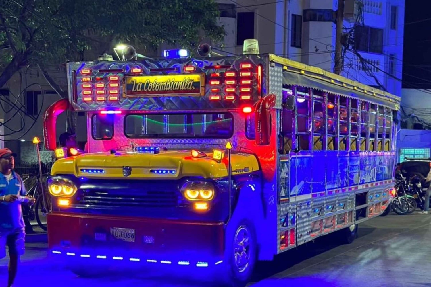 Santa Marta Chiva Rumbera VIP + Cerveja