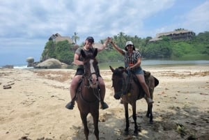 Santa Marta: paseo a caballo por la playa de Los Naranjos, Tayrona