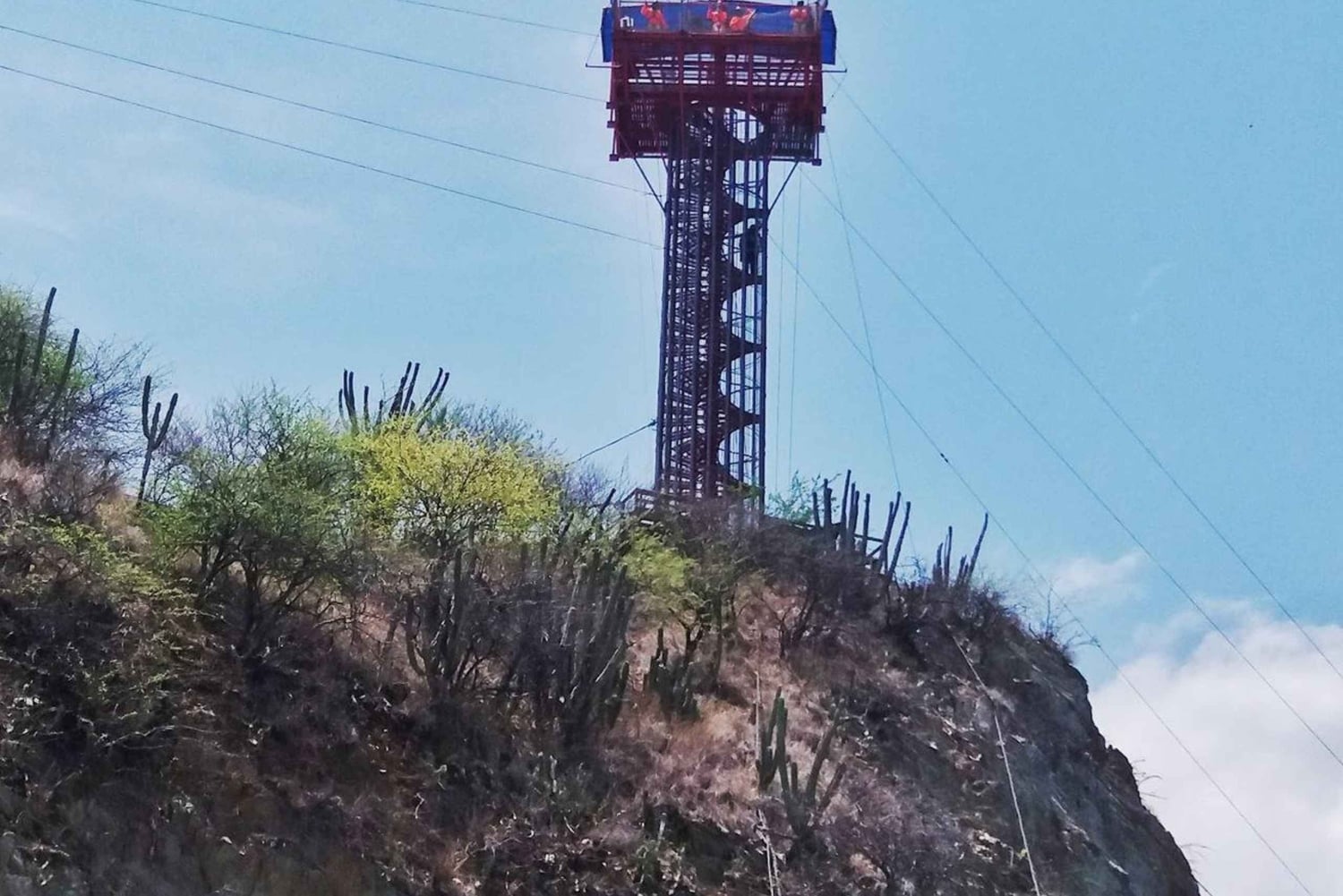 SANTAMARTA: TOUR Combo canopy tour, white beach, lunch included