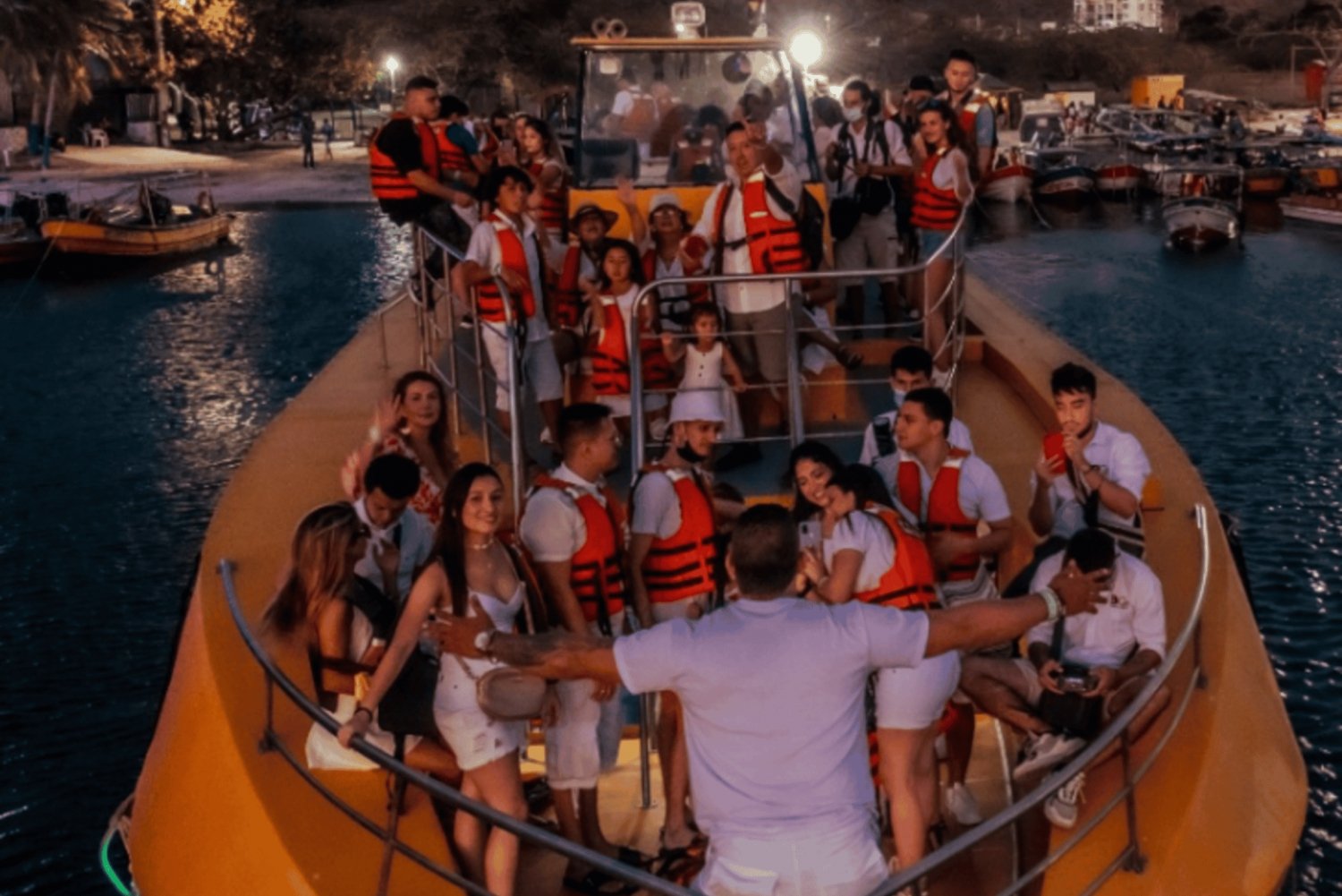SANTAMARTA: TOUR White Party a Katamaran