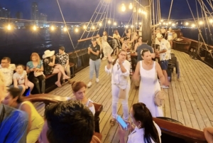 ファントム ボートでカルタヘナ湾に沈む夕日