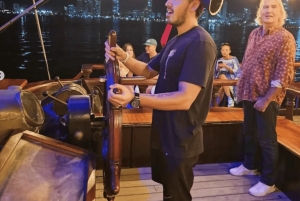 ファントム ボートでカルタヘナ湾に沈む夕日