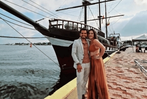 ファントム ボートでカルタヘナ湾に沈む夕日