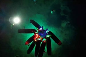 Paddleboarding o zmierzchu na San Andres Islas