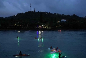 Paddleboarding o zmierzchu na San Andres Islas