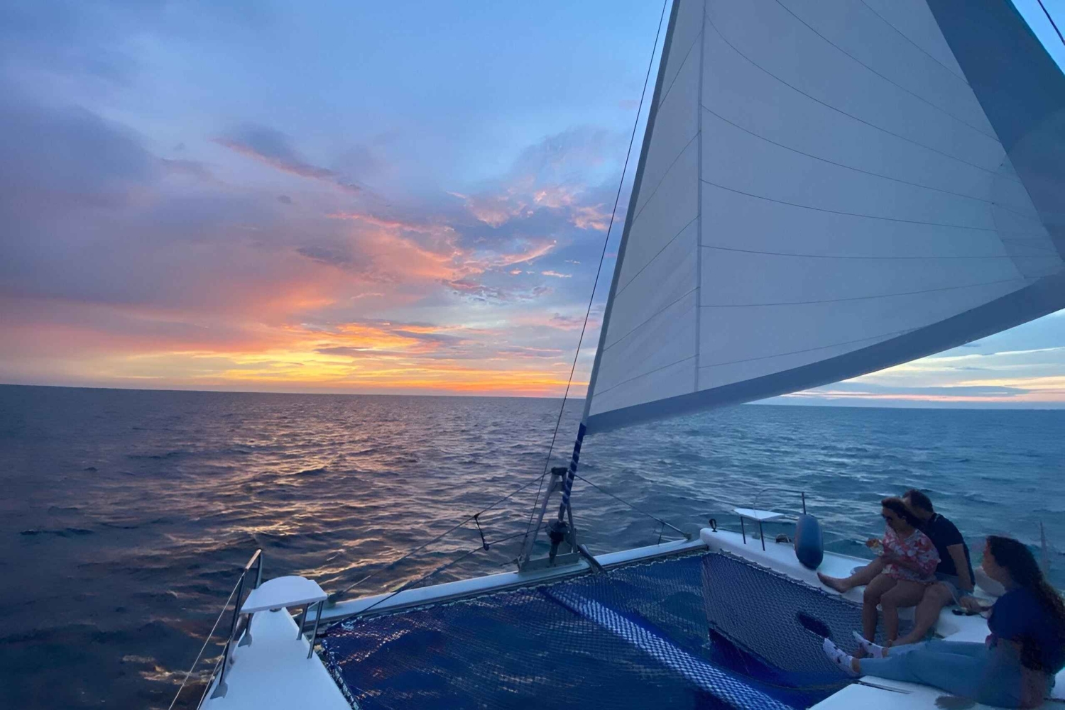 Rejs o zachodzie słońca z otwartym barem