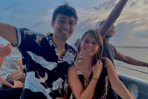 Sunsets boat party: around Bocagrande bay