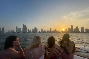 Sunsets boat party: around Bocagrande bay