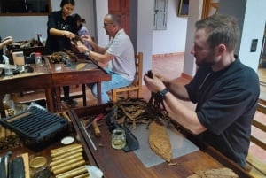 Tobacco Experience in Barichara: Torcido, Tasting & Local Tradition