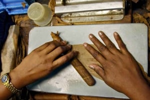 Tobacco Experience in Barichara: Torcido, Tasting & Local Tradition