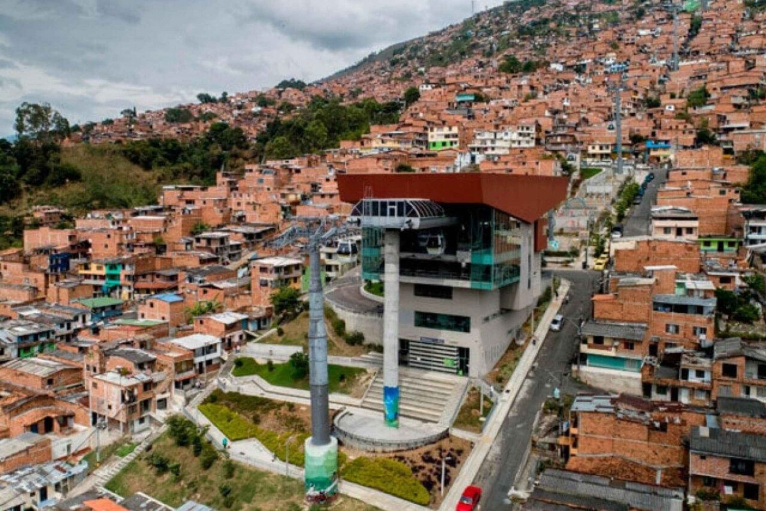 Tour Medellín: Pablo Escobar and Commune 13