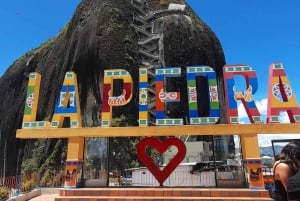 Tour Privado: Guatape Piedra Réplica Peñol Alto Chocho Barco