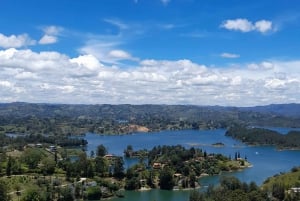 Tour Privado: Guatape Piedra Réplica Peñol Alto Chocho Barco