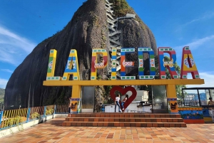 Tour Privado: Guatape Piedra Réplica Peñol Alto Chocho Barco