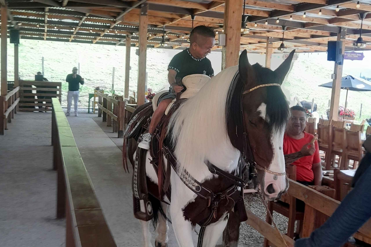 Yksityiskierros: Guatape Piedra Replica Peñol Alto Chocho Barco